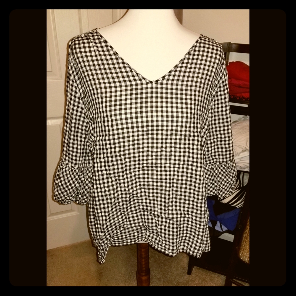 Chicos Size 4 Gingham print summer blouse